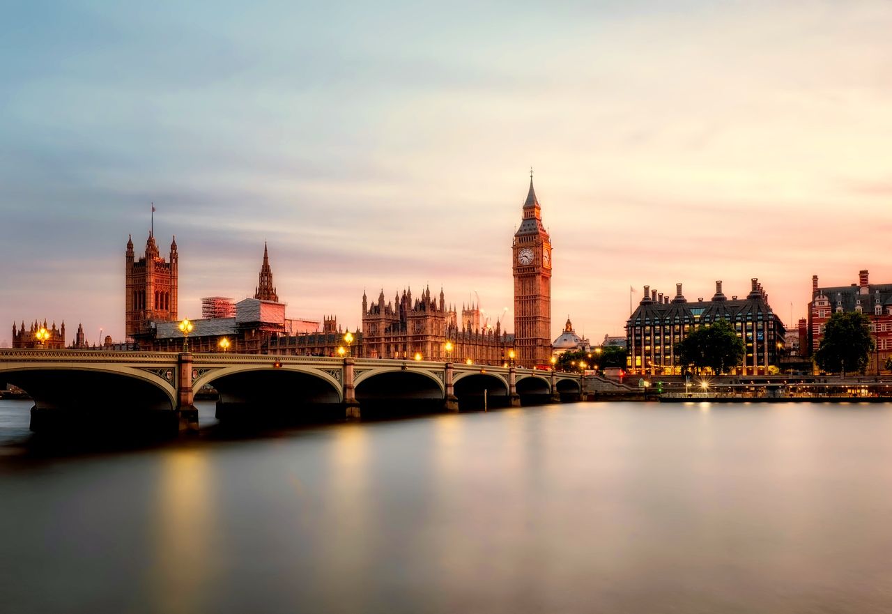 英国留学中介费用构成与退费边界示意图
